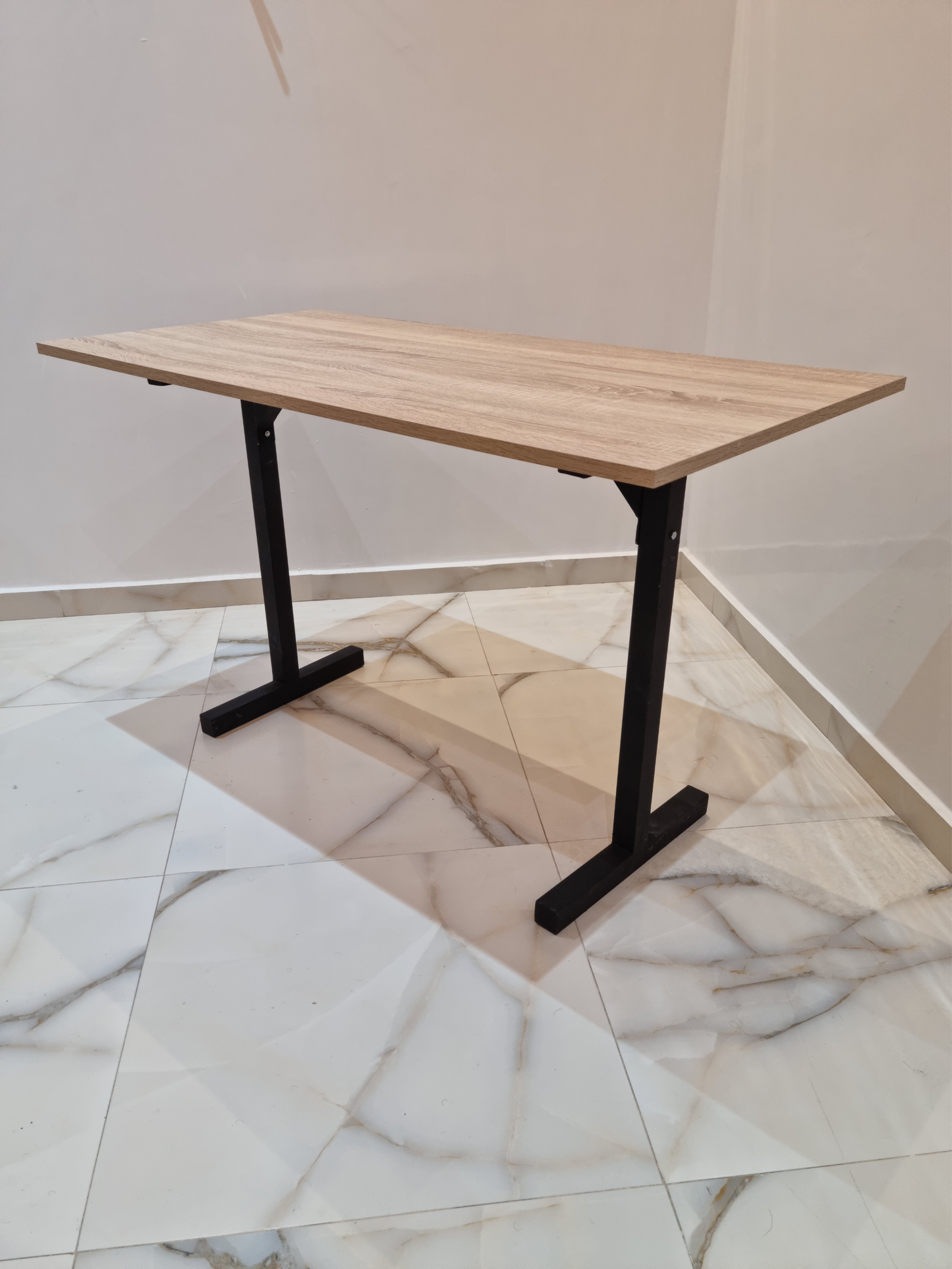 Bureau avec pieds en métal