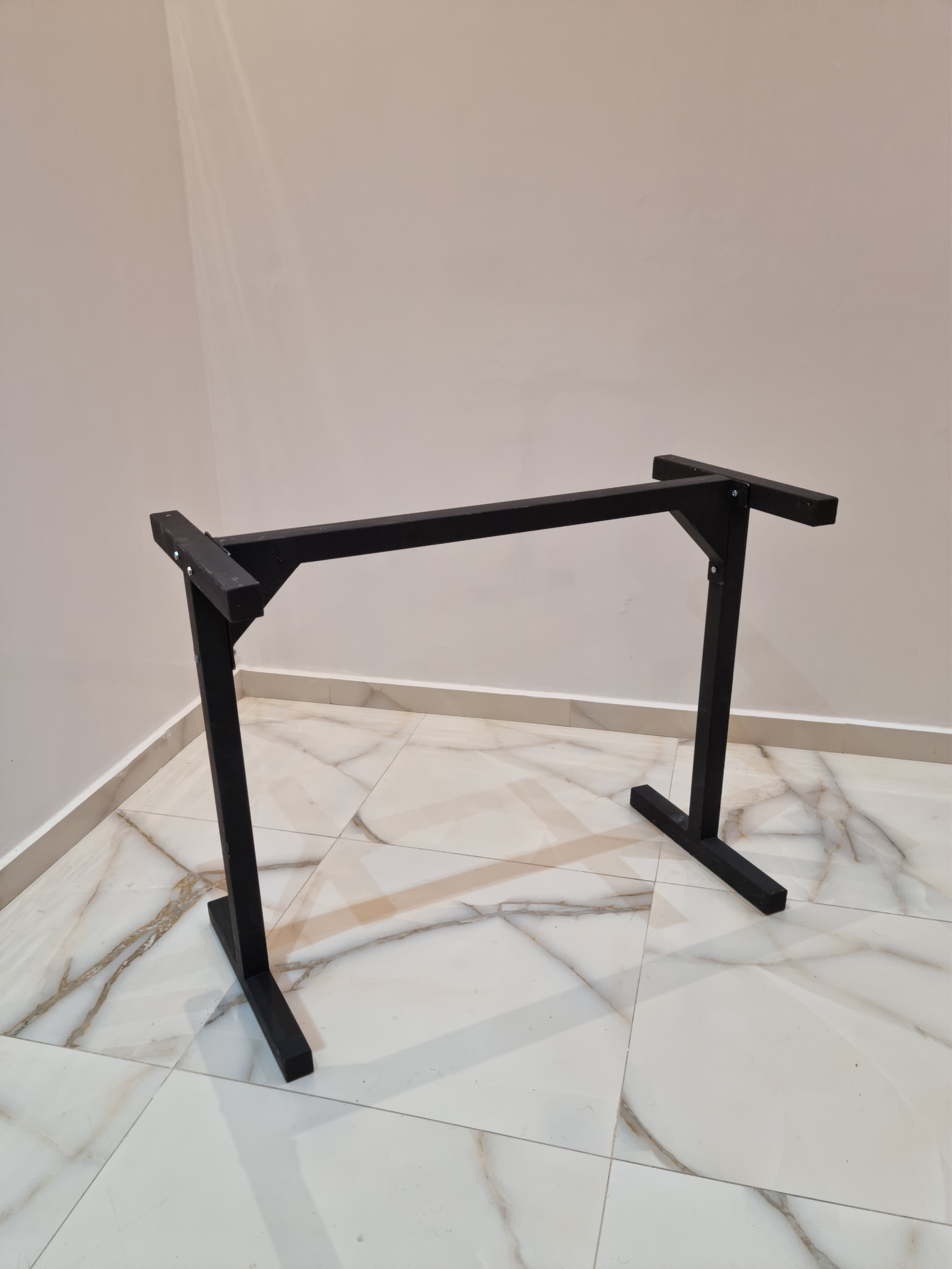 Bureau avec pieds en métal